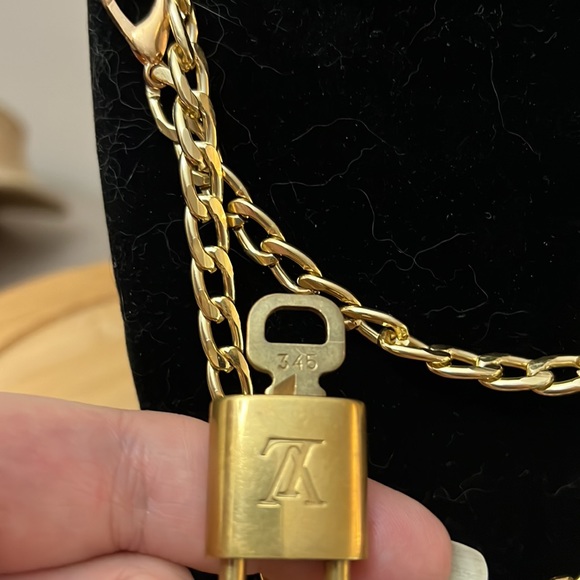 LV lock and key #345 with chain - Picture 1 of 4